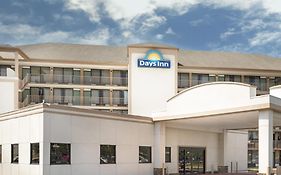 Days Inn By Wyndham Columbus-North Fort Moore